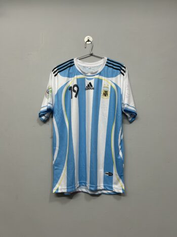 ARGENTINA (2006) HOME KIT HALF SLEEVE MODEL (MESSI)