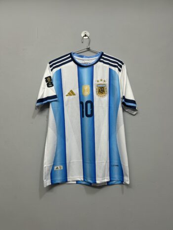 ARGENTINA WORLD CUP (2025/2026) HOME KIT EMBROIDERY HALF SLEEVE MODEL (MESSI)